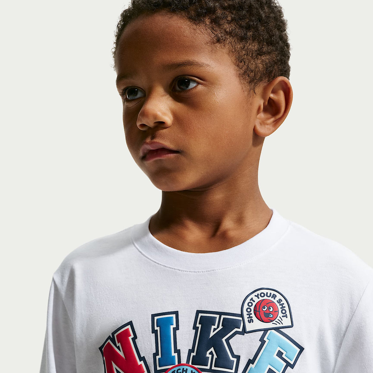 Playera de manga larga con gráfico para niños talla pequeña Nike – Blanco – vista 3