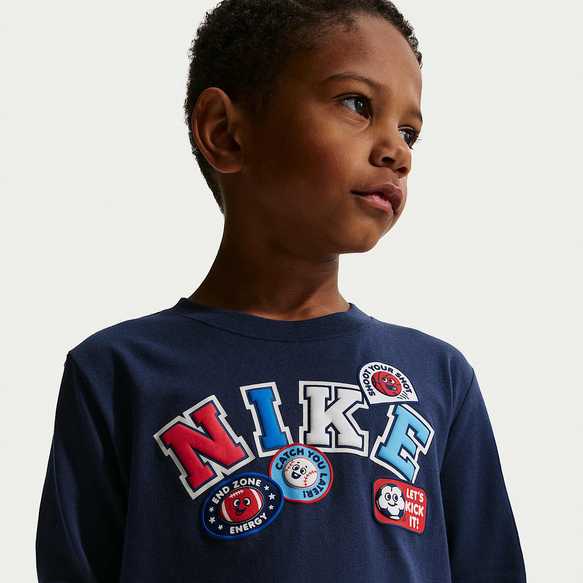 Playera de manga larga con gráfico para niños talla pequeña Nike – Azul marino medianoche – vista 3