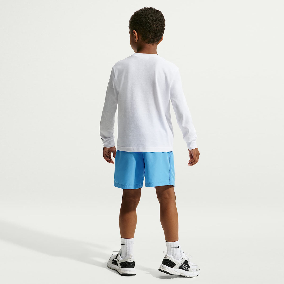 Playera de manga larga con gráfico para niños talla pequeña Nike – Blanco – vista 5