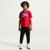 Playera con gráfico para niño talla pequeña Nike – Rojo universitario – vista 4