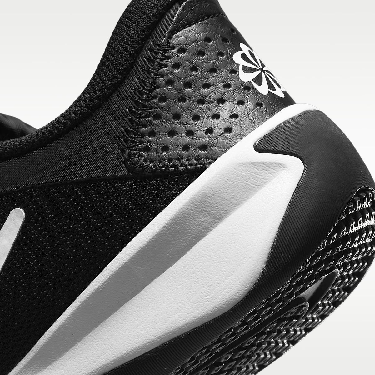 Nike Omni Multi-Court – Negro/Blanco – vista 8