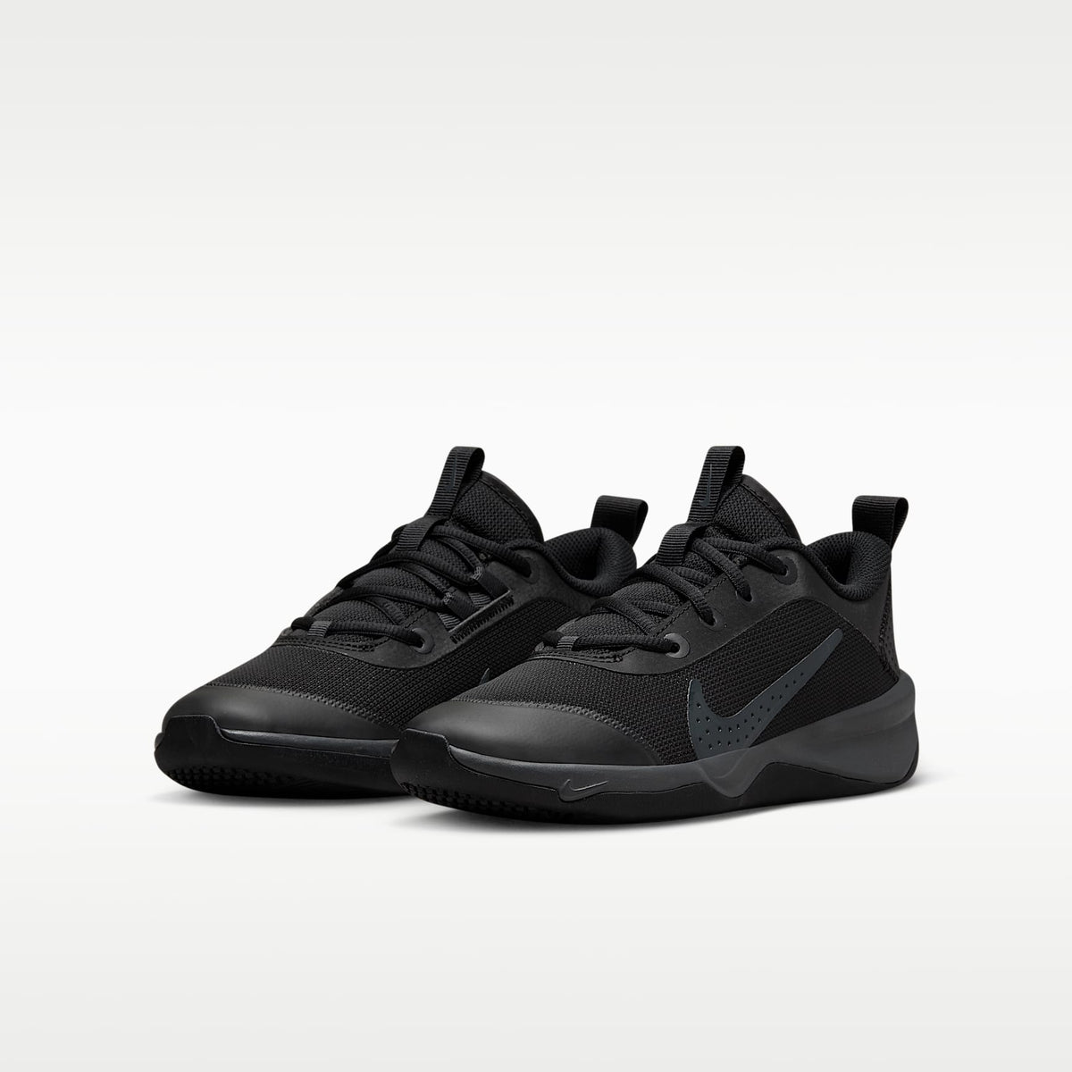 Nike Omni Multi-Court – Negro/Antracita – vista 5