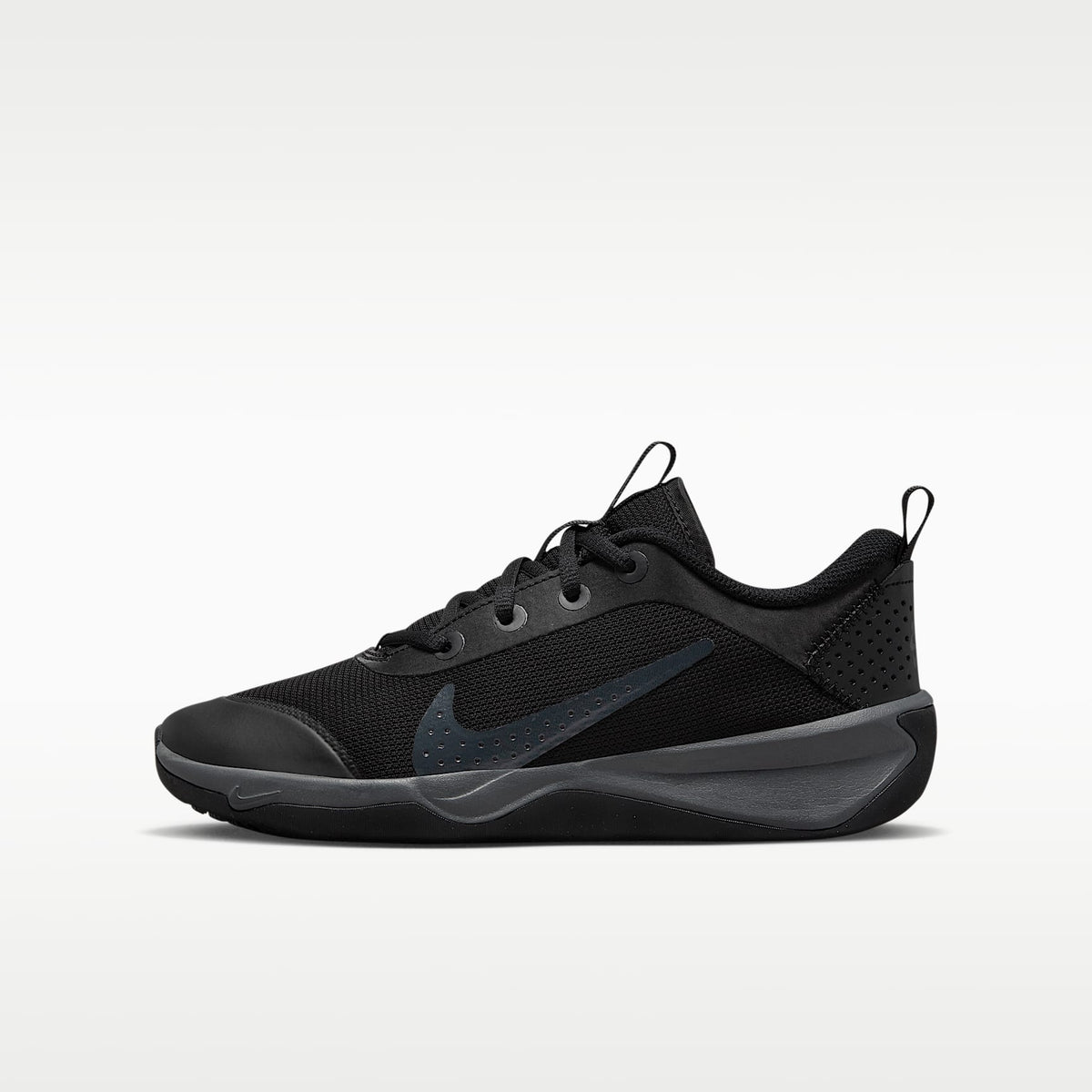 Nike Omni Multi-Court – Negro/Antracita – vista 1