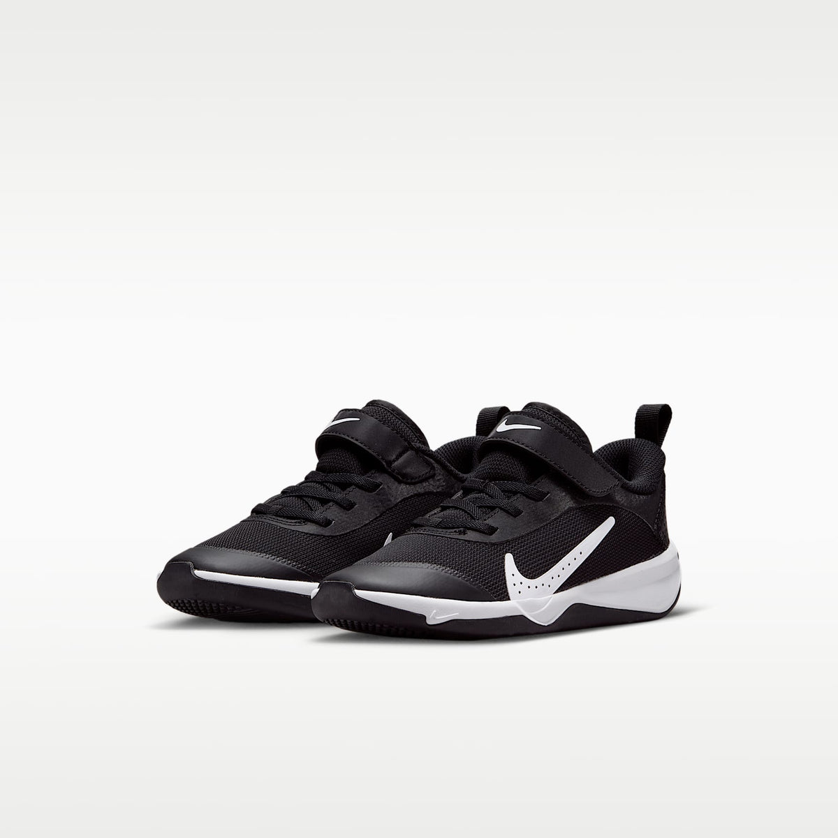 Nike Omni Multi-Court – Negro/Blanco – vista 5