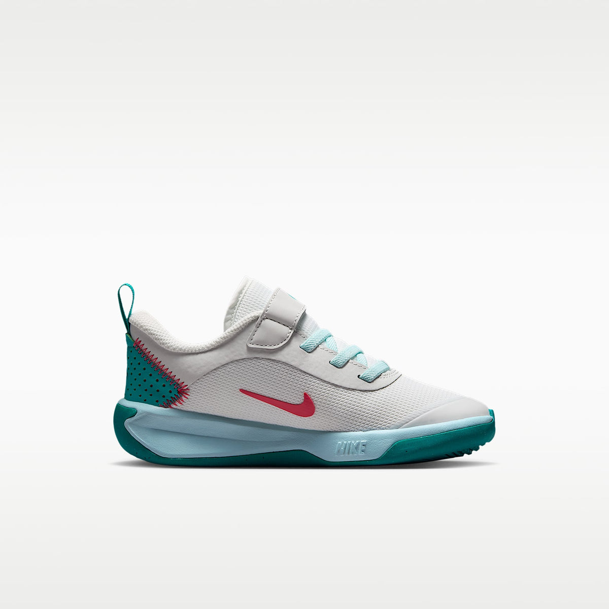Nike Omni Multi-Court – Blanco cáscara de huevo/Energía/Rosa tropical/Azul glacial – vista 3