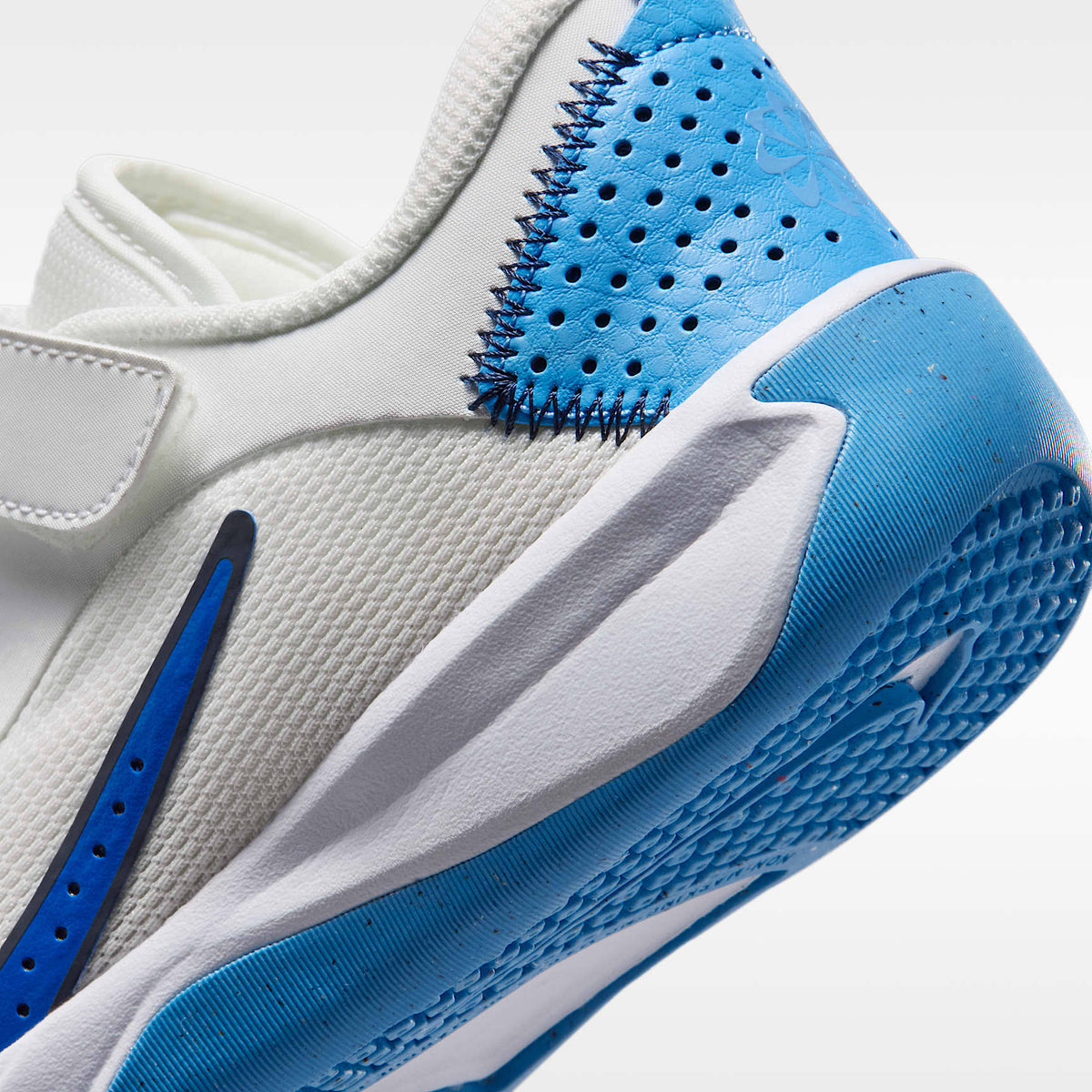 Nike Omni Multi-Court – Blanco cumbre/Azul marino medianoche/Azul universitario/Royal juego – vista 8