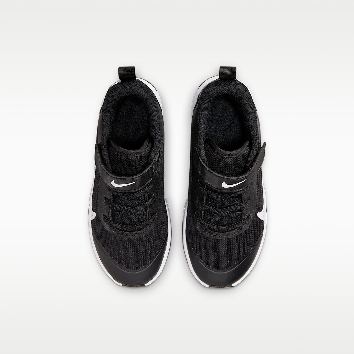 Nike Omni Multi-Court – Negro/Blanco – vista 4