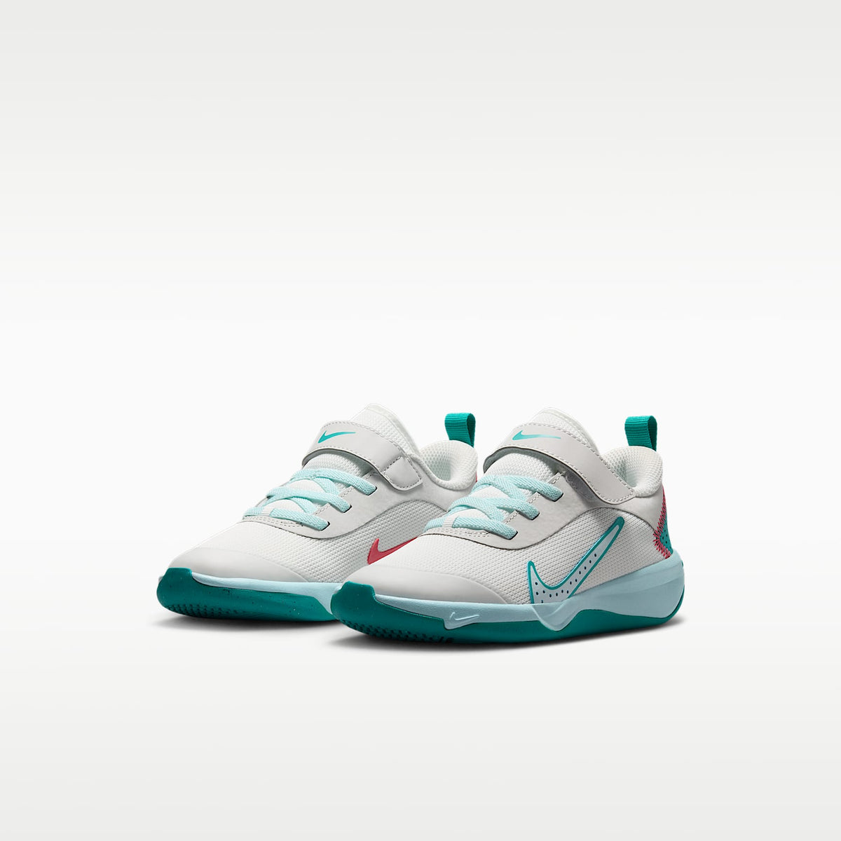 Nike Omni Multi-Court – Blanco cáscara de huevo/Energía/Rosa tropical/Azul glacial – vista 5