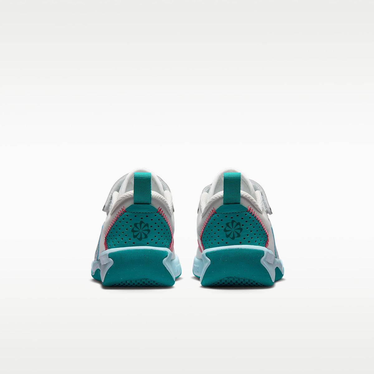 Nike Omni Multi-Court – Blanco cáscara de huevo/Energía/Rosa tropical/Azul glacial – vista 6