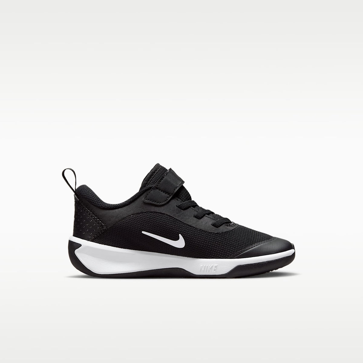 Nike Omni Multi-Court – Negro/Blanco – vista 3