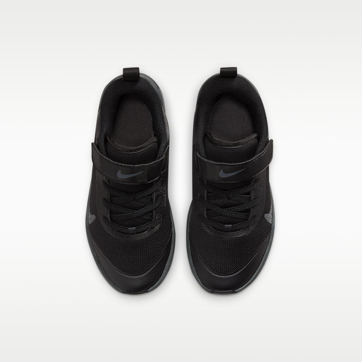 Nike Omni Multi-Court – Negro/Antracita – vista 4