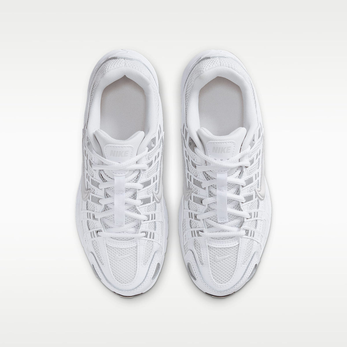 Nike P-6000 – Tinte platino/Blanco/Plata metalizado/Tinte platino – vista 4