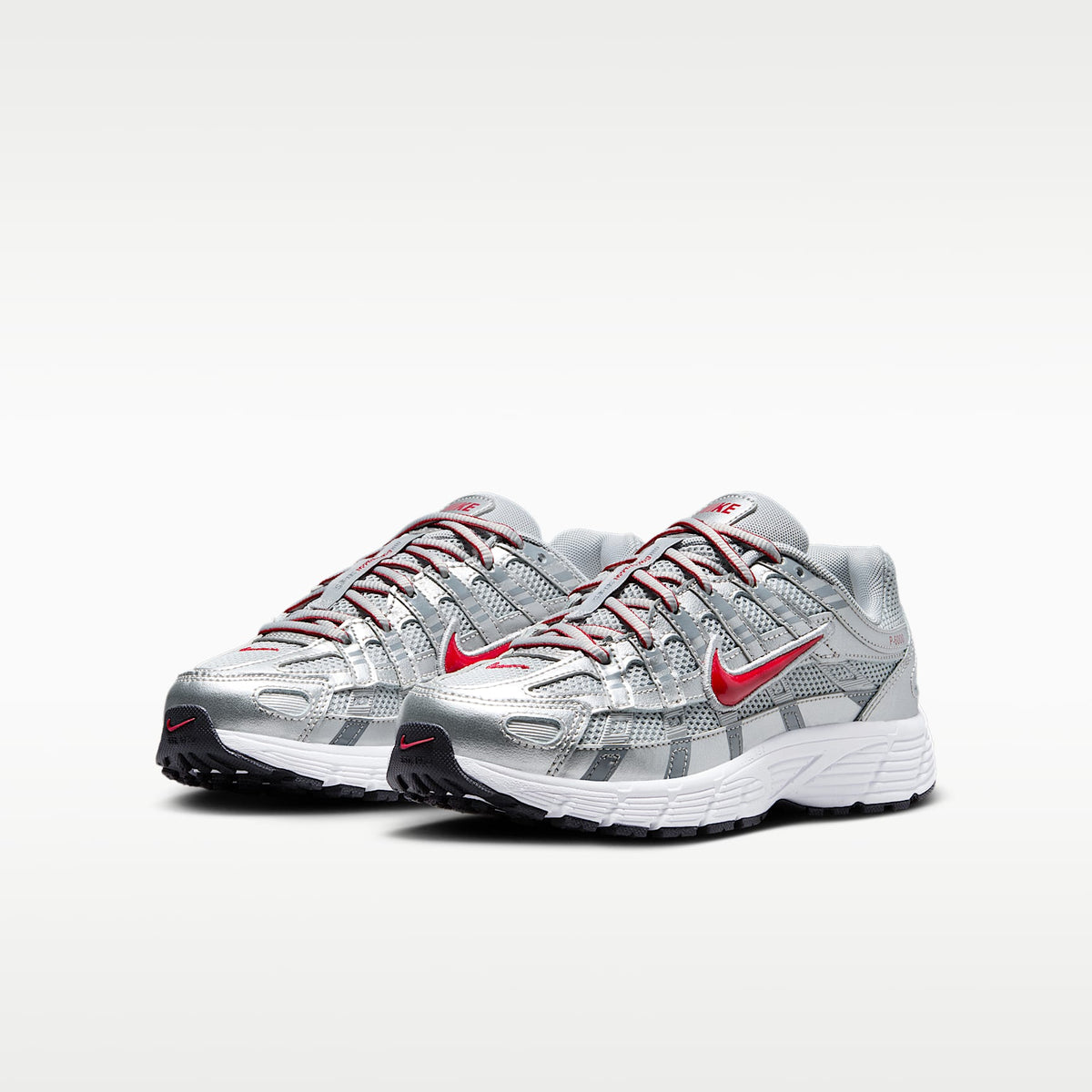 Nike P-6000 – Plata metalizado/Plata liso/Gris azulado/Rojo gimnasio – vista 5