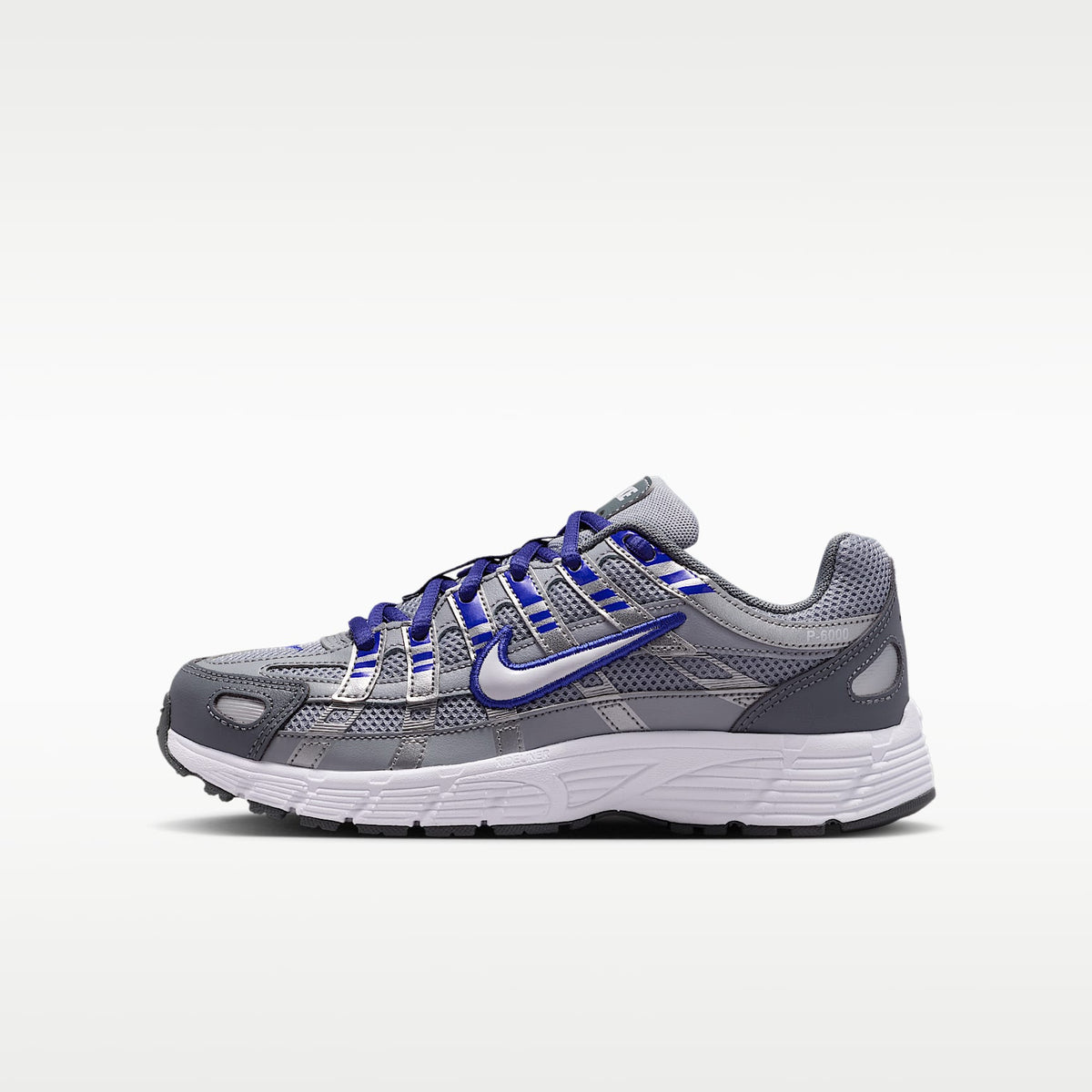 Nike P-6000 – Gris lobo/Noche intenso/Plata metalizado/Blanco – vista 1