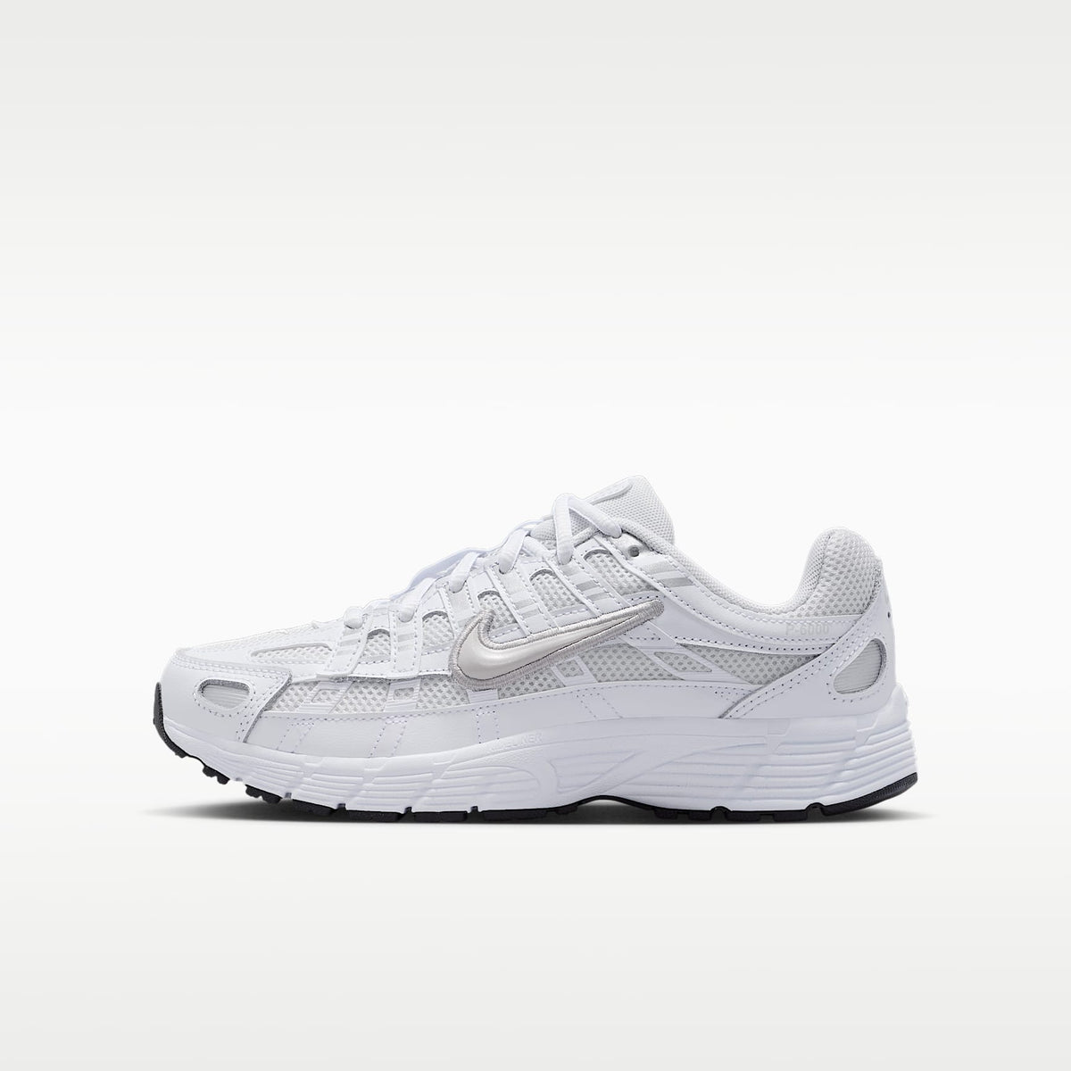 Nike P-6000 – Tinte platino/Blanco/Plata metalizado/Tinte platino – vista 1