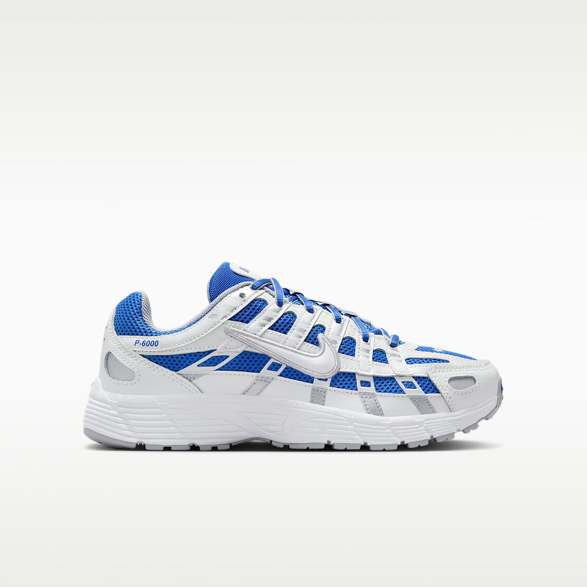 Nike P-6000 – Hiperroyal/Blanco cumbre/Plata metalizado/Blanco – vista 3