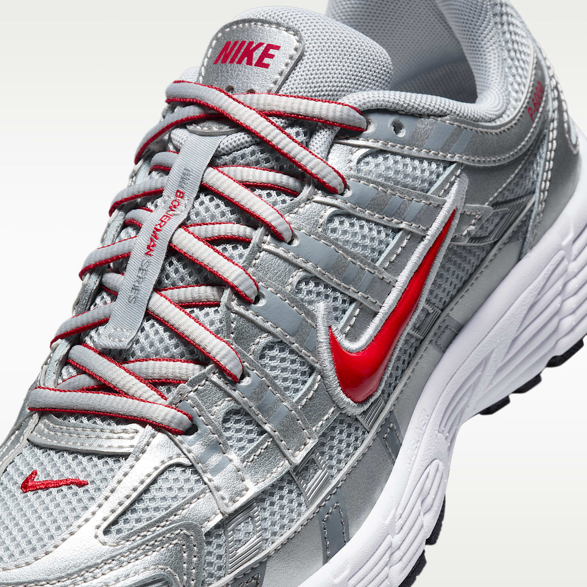 Nike P-6000 – Plata metalizado/Plata liso/Gris azulado/Rojo gimnasio – vista 7