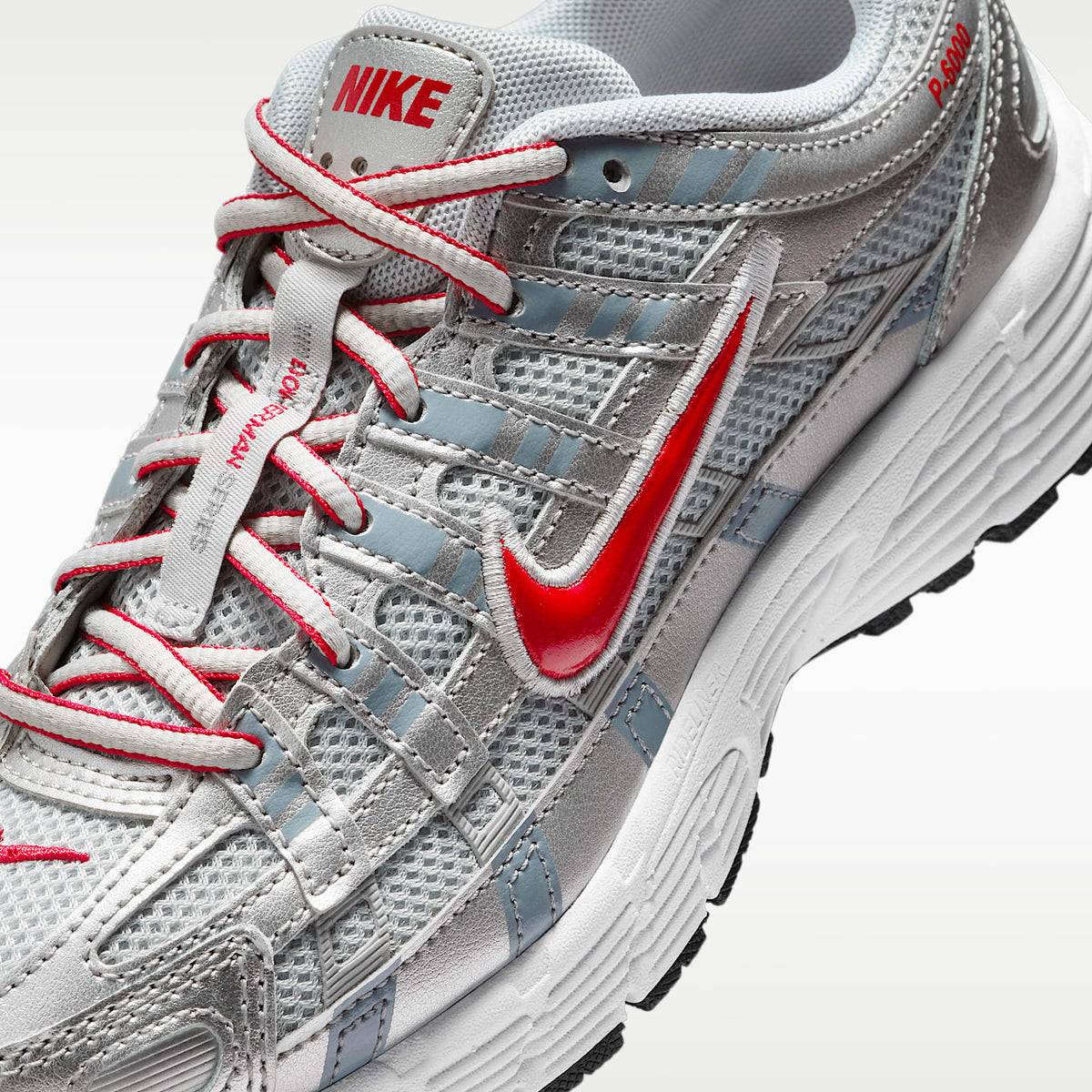 Nike P-6000 – Plata metalizado/Plata liso/Gris azulado/Rojo gimnasio – vista 7