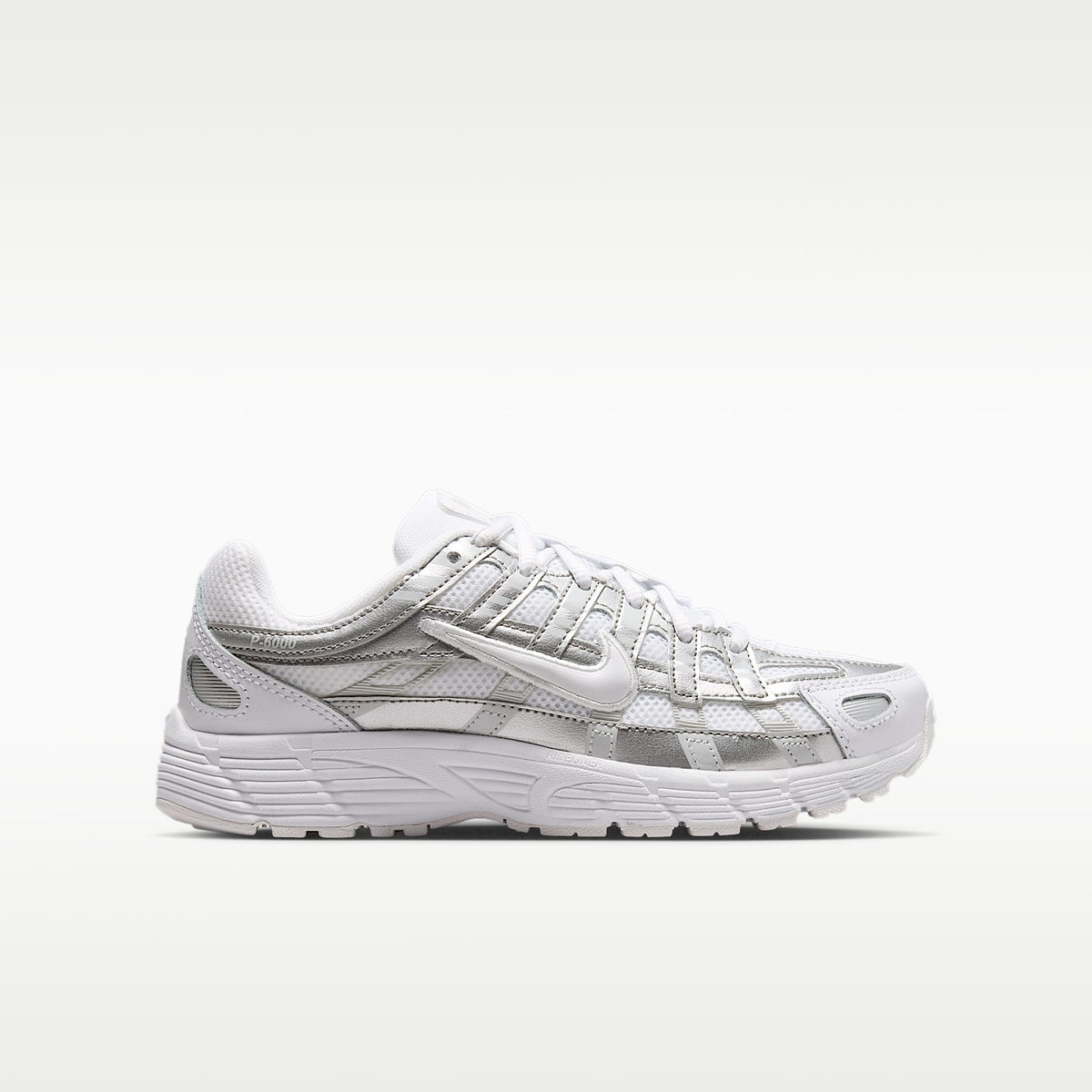 Nike P-6000 – Blanco/Polvo fotón/Plata metalizado/Blanco – vista 3