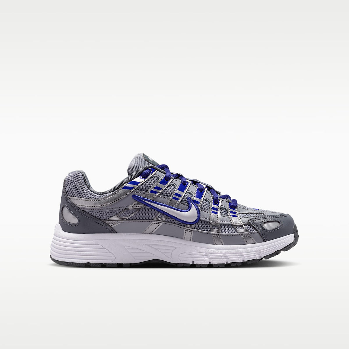 Nike P-6000 – Gris lobo/Noche intenso/Plata metalizado/Blanco – vista 3