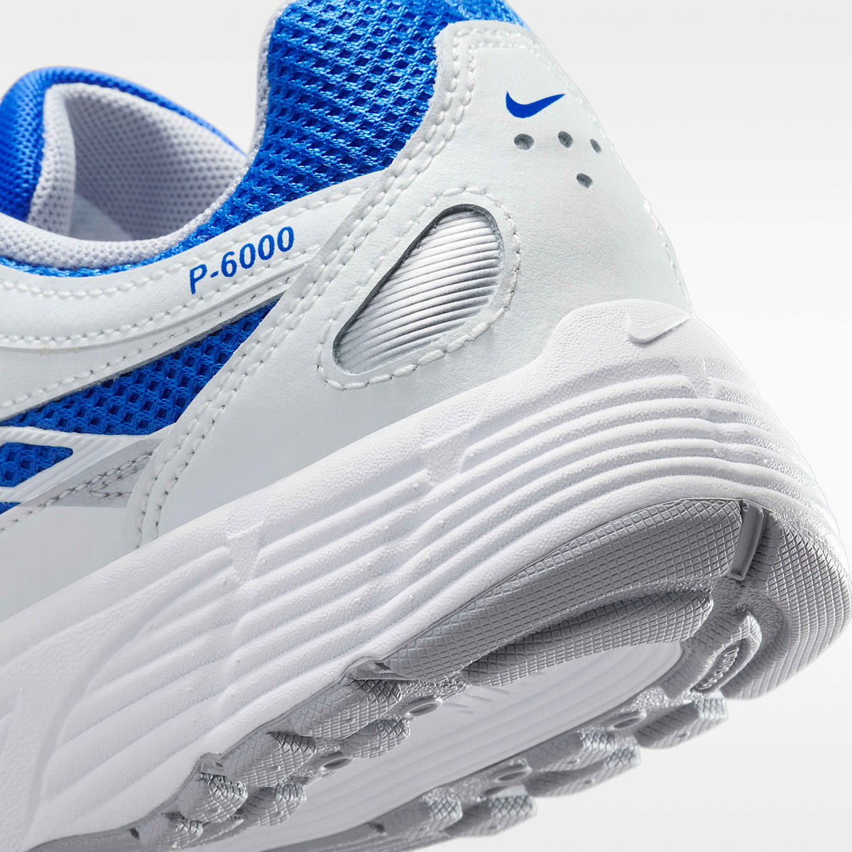 Nike P-6000 – Hiperroyal/Blanco cumbre/Plata metalizado/Blanco – vista 8