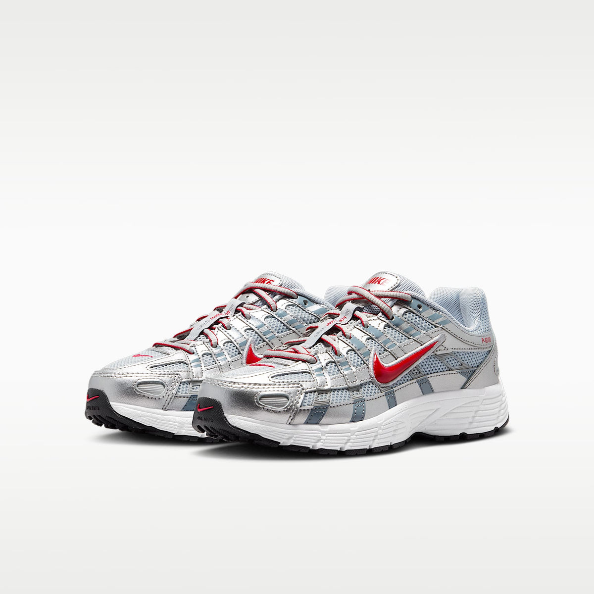 Nike P-6000 – Plata metalizado/Plata liso/Gris azulado/Rojo gimnasio – vista 5