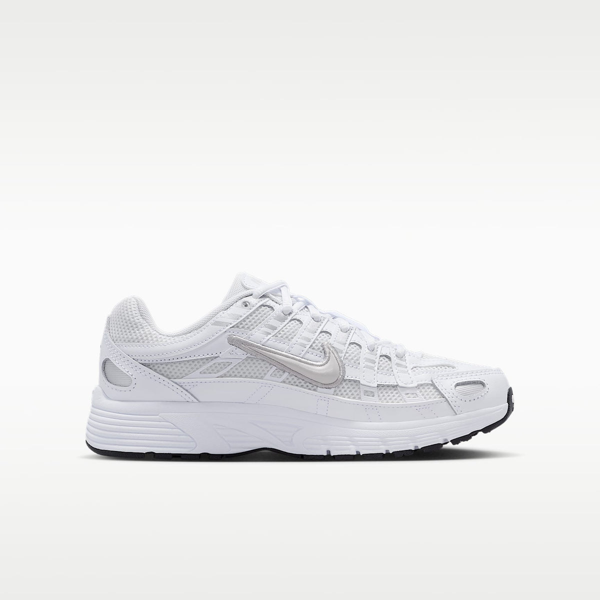 Nike P-6000 – Tinte platino/Blanco/Plata metalizado/Tinte platino – vista 3