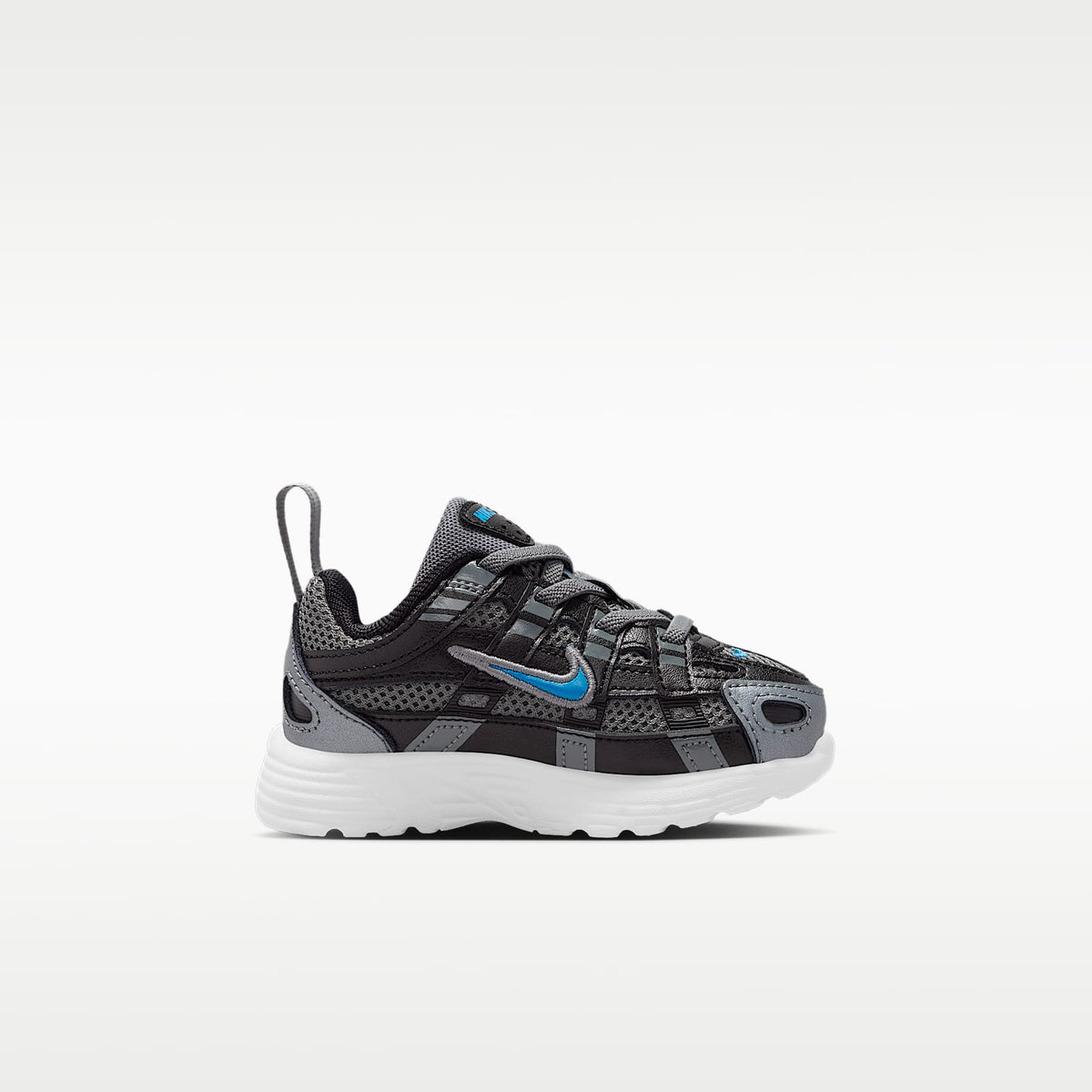Nike P-6000 – Gris humo/Negro/Tinte platino/Azul holandés – vista 3