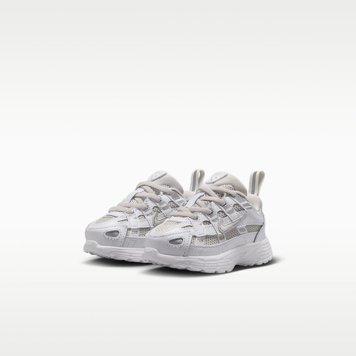 Nike P-6000 – Tinte platino/Blanco/Plata metalizado/Tinte platino – vista 5