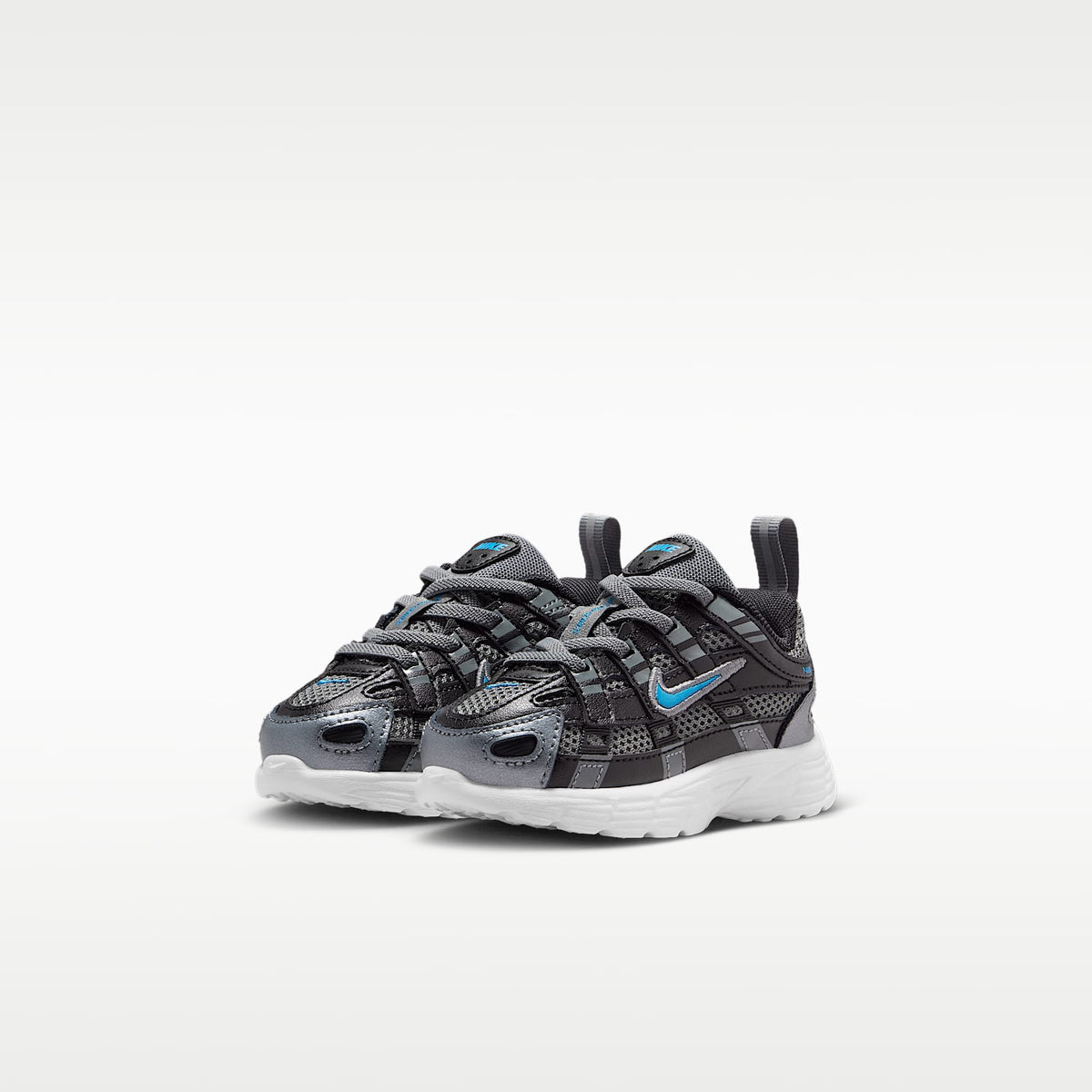 Nike P-6000 – Gris humo/Negro/Tinte platino/Azul holandés – vista 5