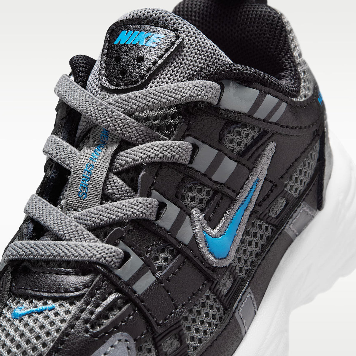Nike P-6000 – Gris humo/Negro/Tinte platino/Azul holandés – vista 7