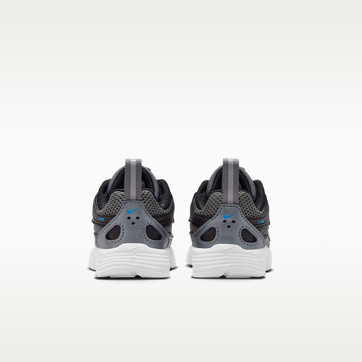 Nike P-6000 – Gris humo/Negro/Tinte platino/Azul holandés – vista 6