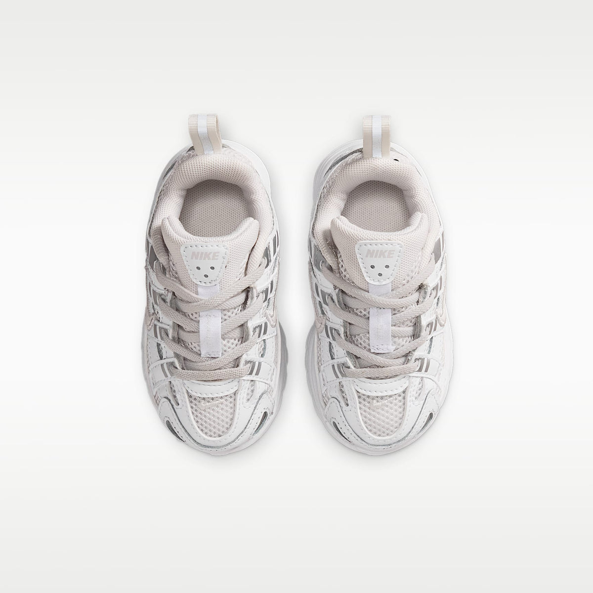 Nike P-6000 – Tinte platino/Blanco/Plata metalizado/Tinte platino – vista 4