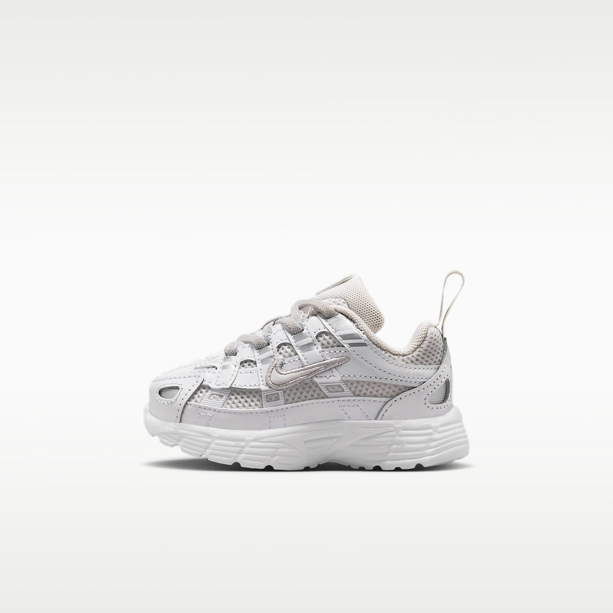 Nike P-6000 – Tinte platino/Blanco/Plata metalizado/Tinte platino – vista 1