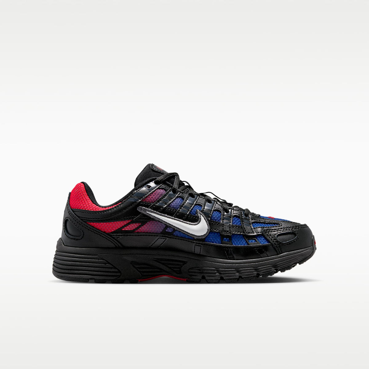 Nike P-6000 – Negro/Carmesí brillante/Royal juego/Blanco cáscara de huevo – vista 3