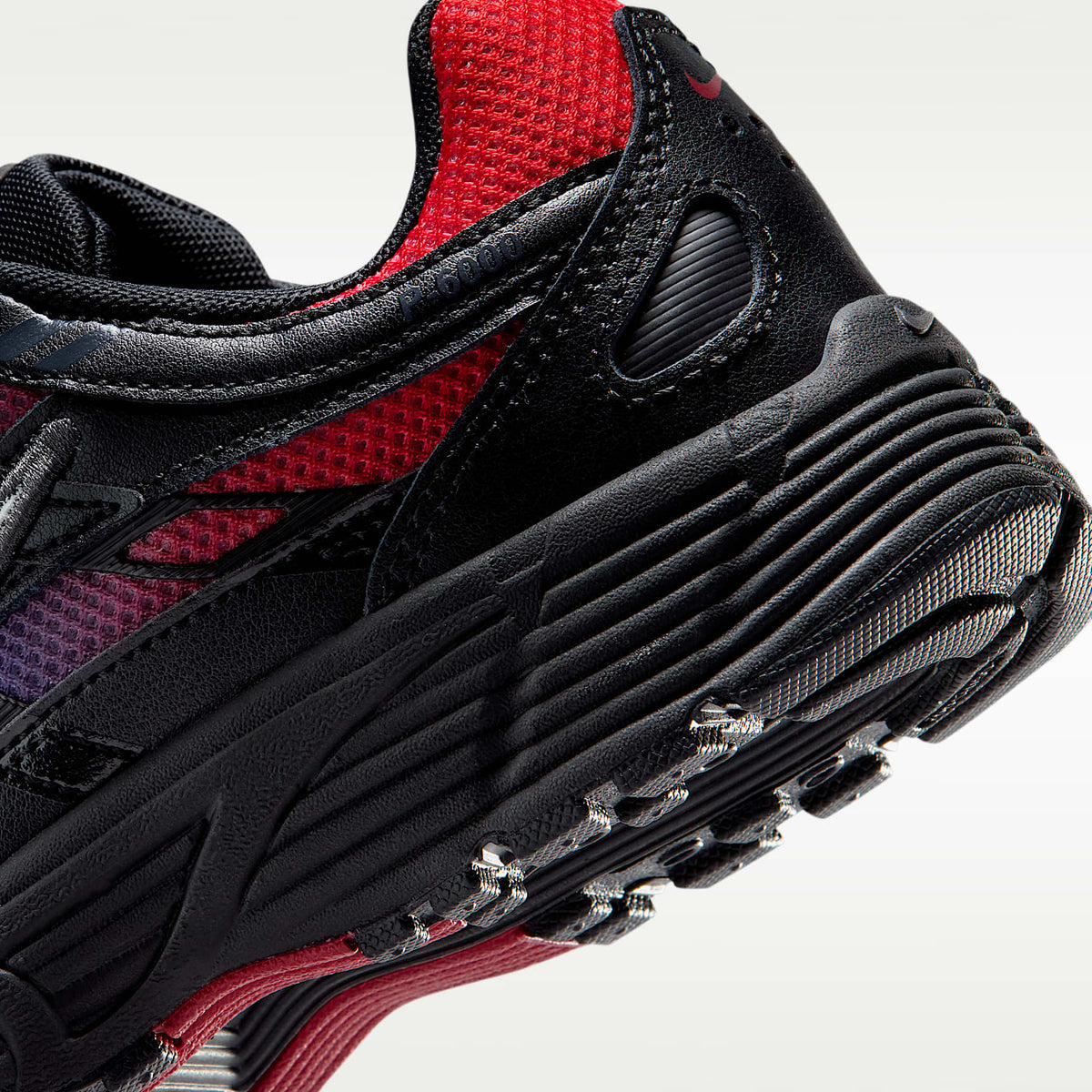Nike P-6000 – Negro/Carmesí brillante/Royal juego/Blanco cáscara de huevo – vista 8