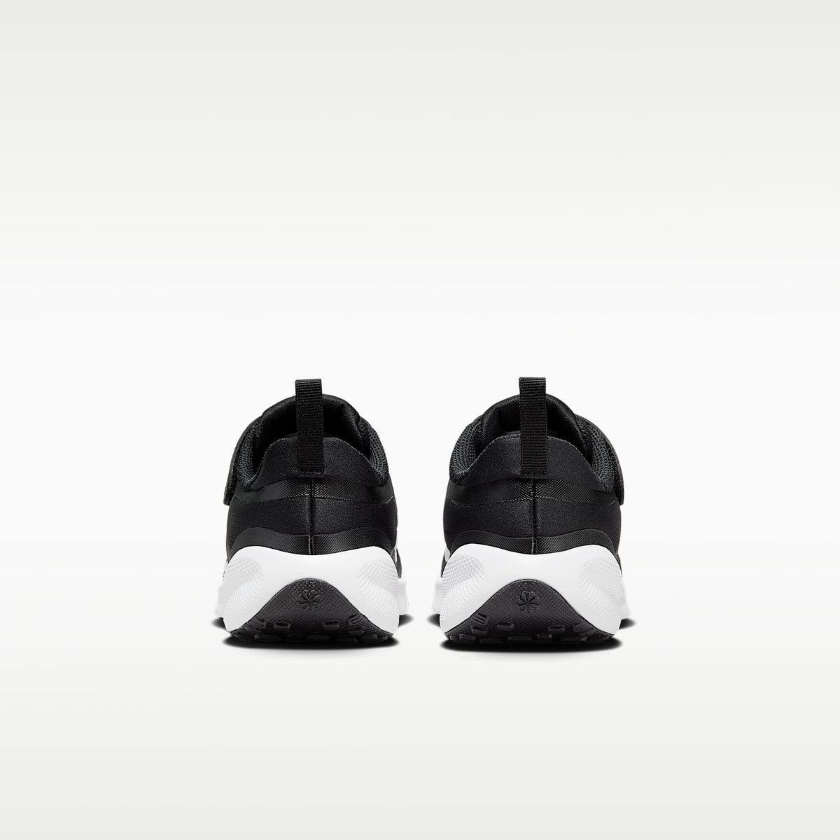 Nike Revolution 7 – Negro/Blanco/Blanco – vista 6