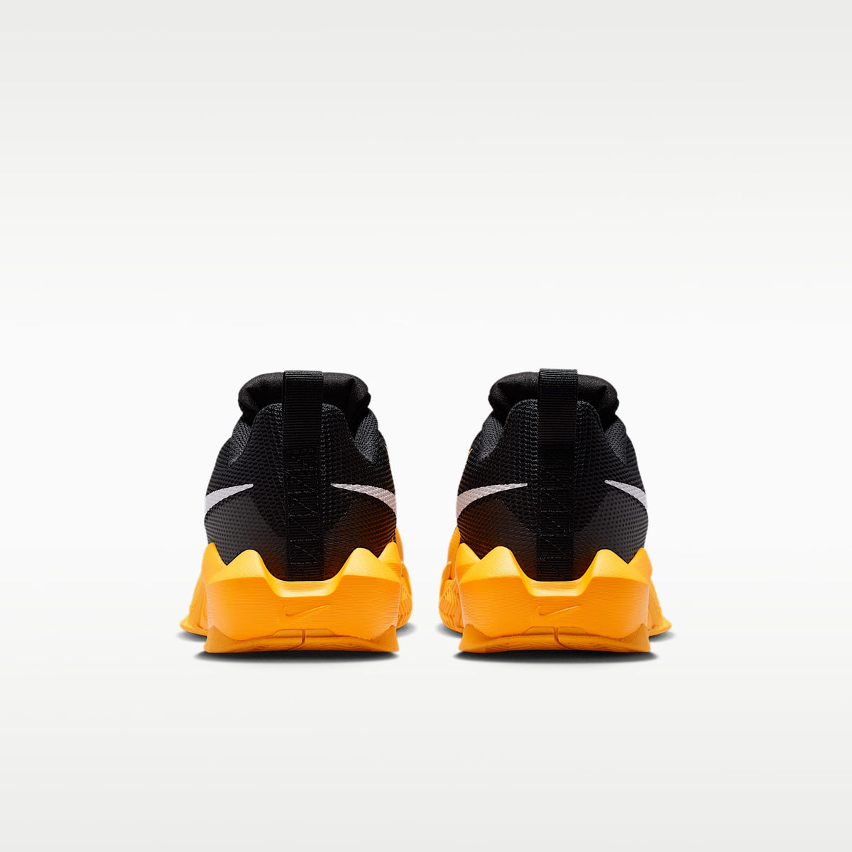 Nike S.T. Dynamite – Negro/Naranja láser/Oro universitario/Blanco – vista 6
