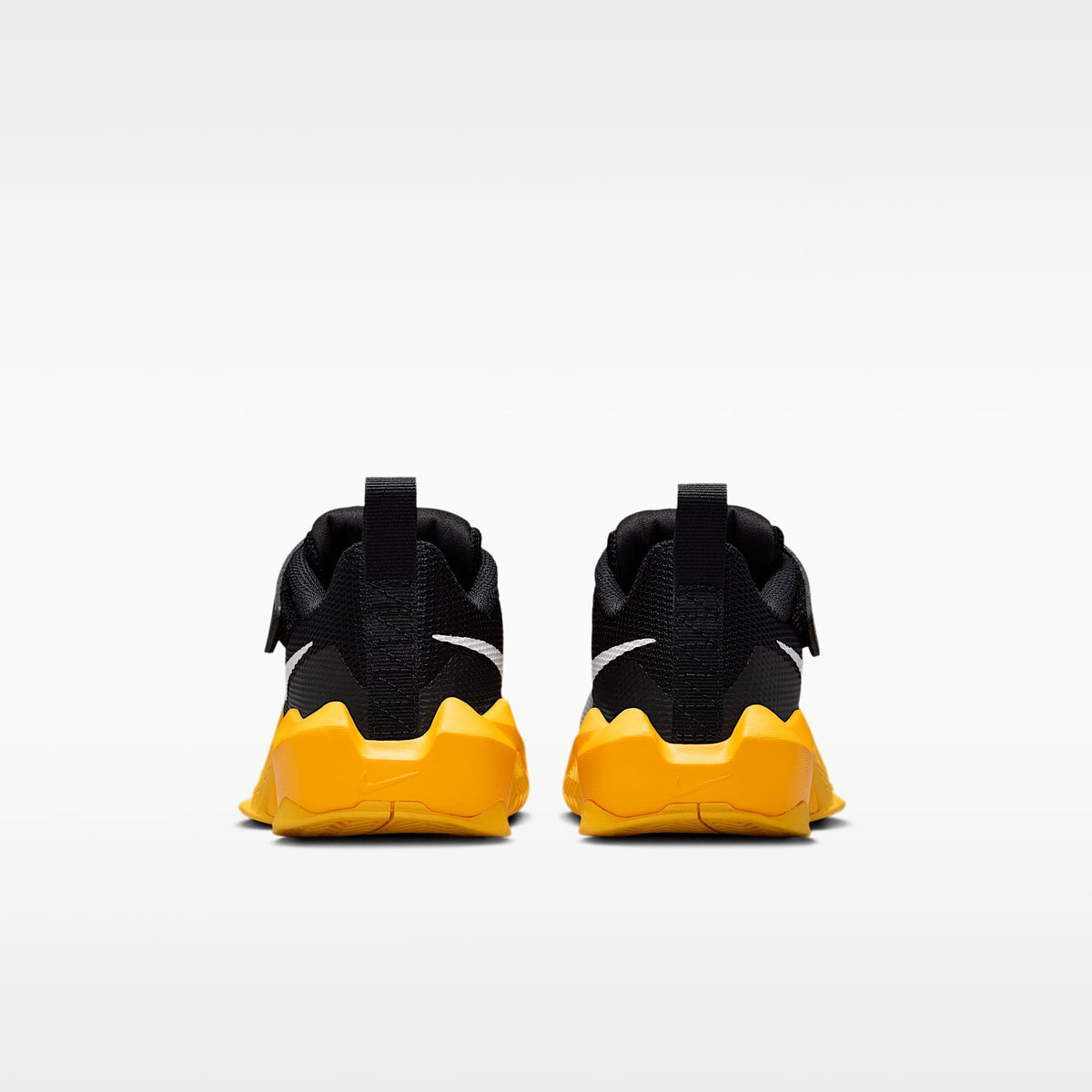 Nike S.T. Dynamite – Negro/Naranja láser/Oro universitario/Blanco – vista 6