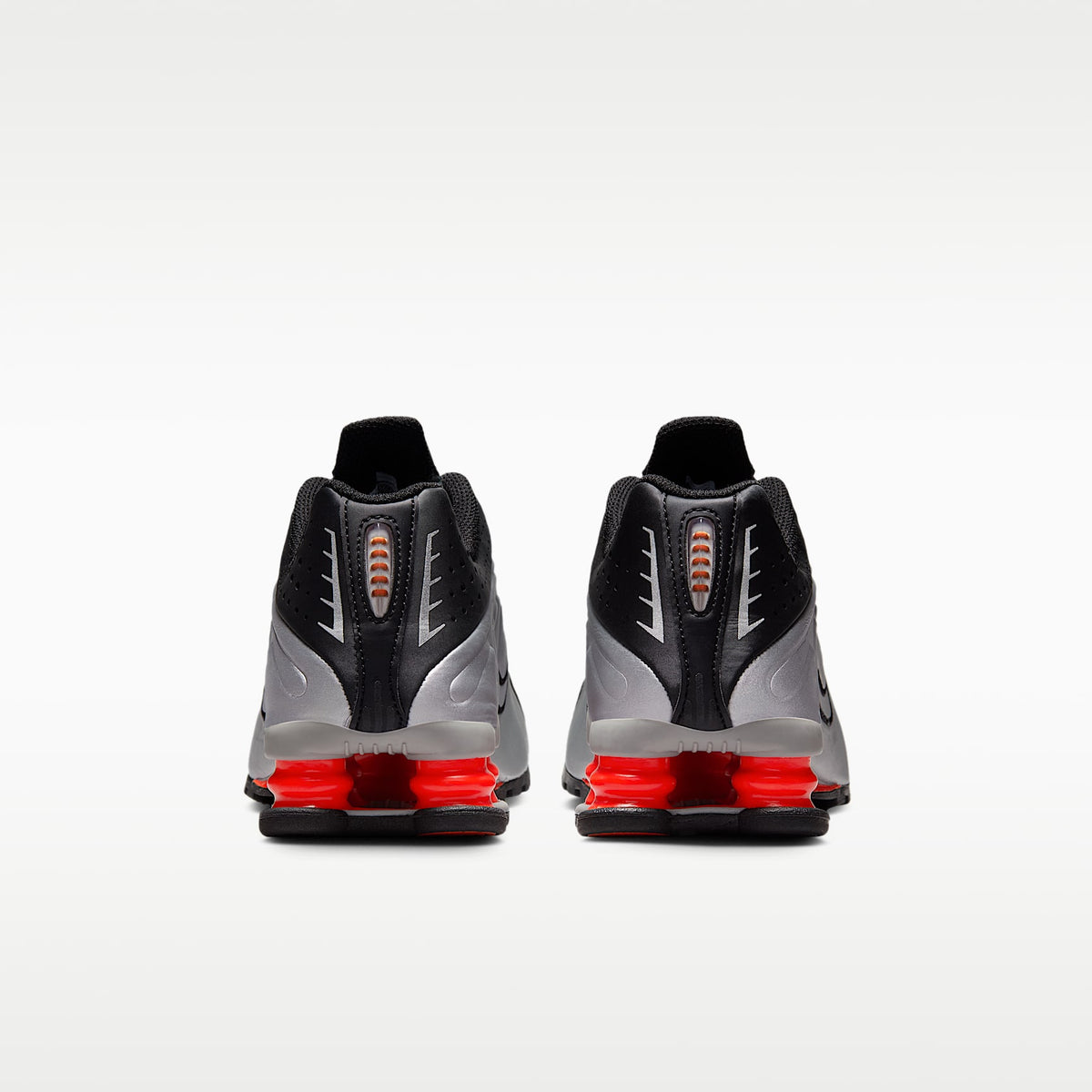 Nike Shox R4 – Plata metalizado/Negro/Rojo picante/Plata metalizado – vista 6