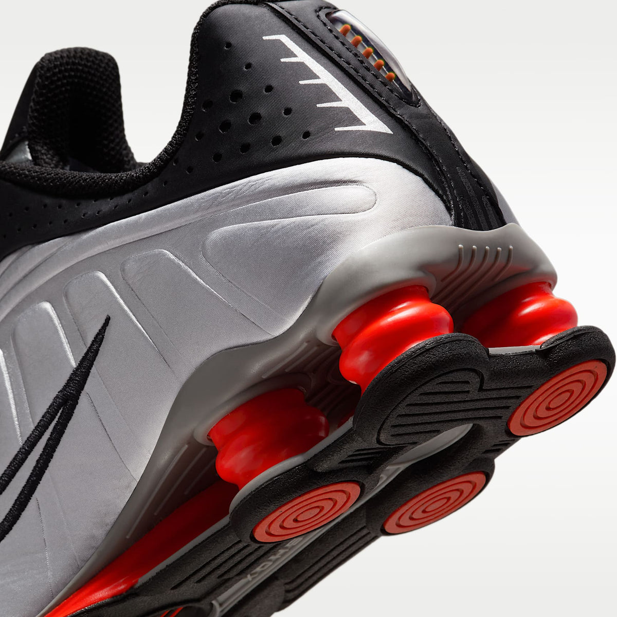 Nike Shox R4 – Plata metalizado/Negro/Rojo picante/Plata metalizado – vista 8