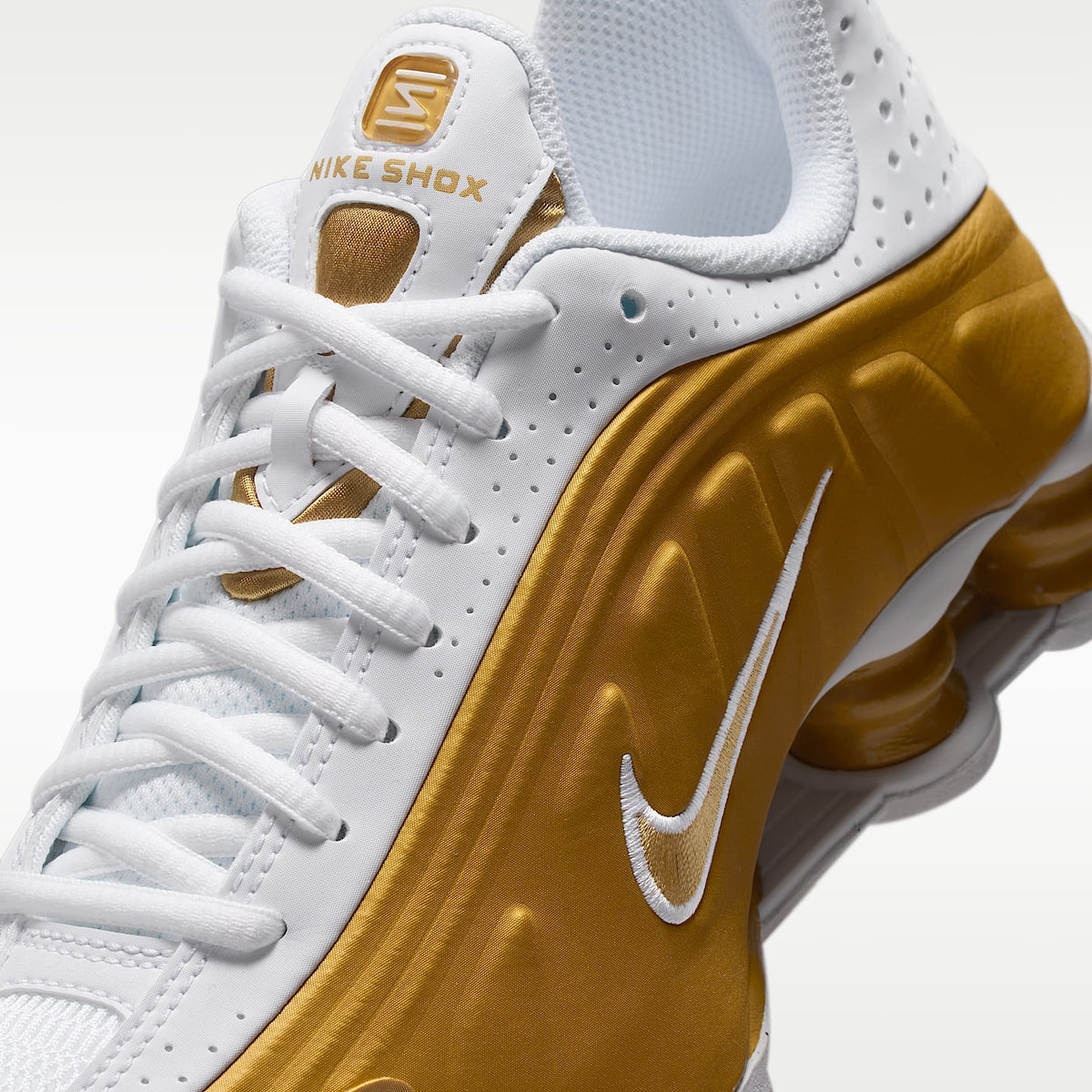 Nike Shox R4 – Oro metalizado/Blanco/Oro metalizado – vista 7