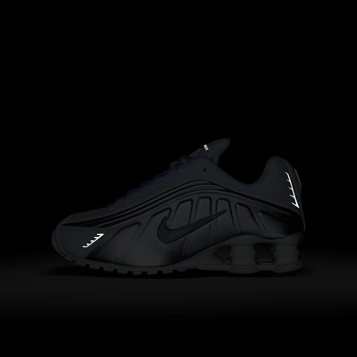 Nike Shox R4 – Blanco/Blanco/Carmesí brillante/Plata metalizado – vista 11
