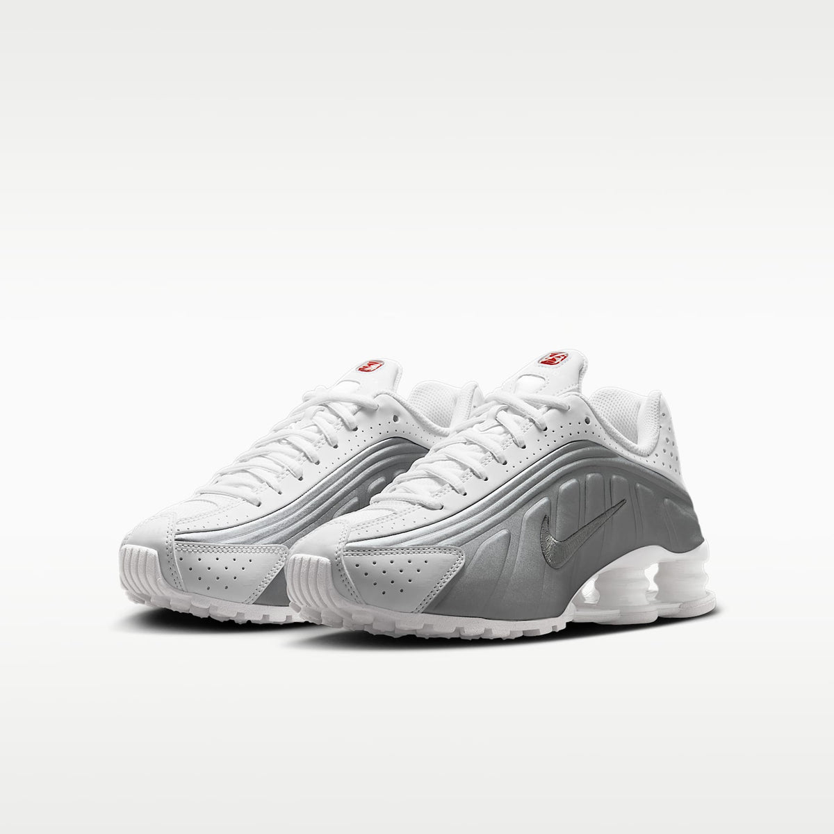 Nike Shox R4 – Blanco/Blanco/Carmesí brillante/Plata metalizado – vista 5