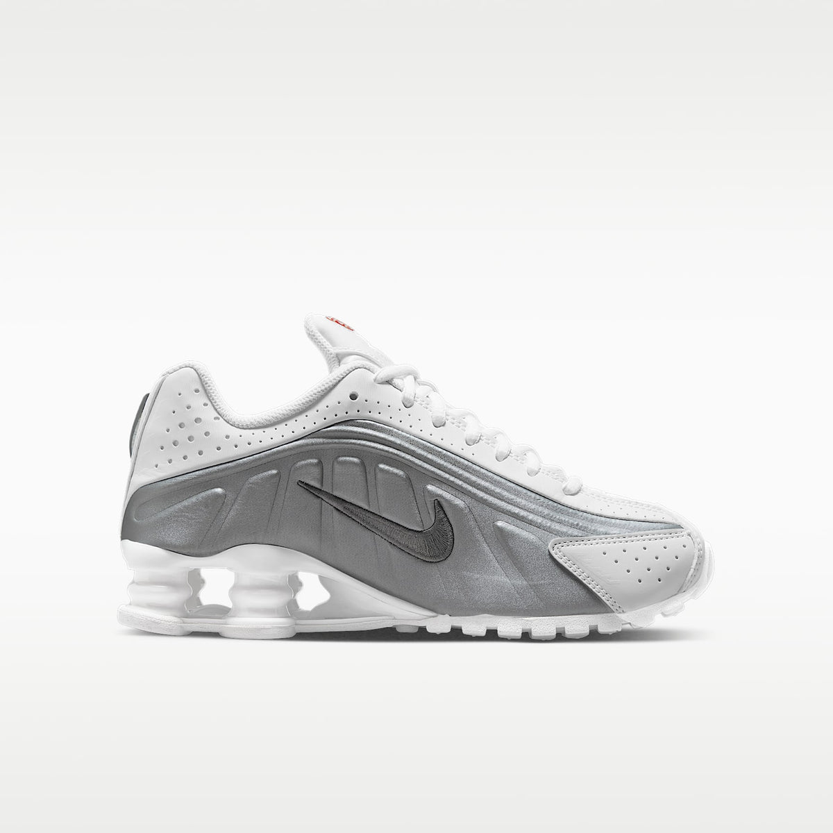Nike Shox R4 – Blanco/Blanco/Carmesí brillante/Plata metalizado – vista 3