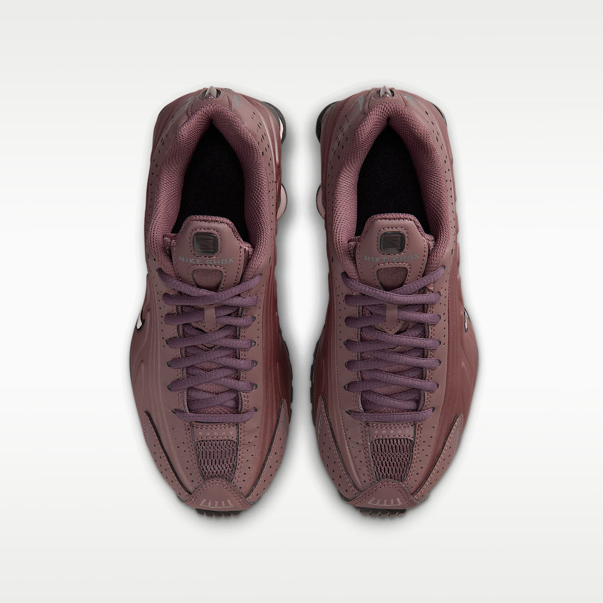 Nike Shox R4 – Tatuaje/Burdeos enérgico/Gris oscuro metálico/Rojo sedimento – vista 4
