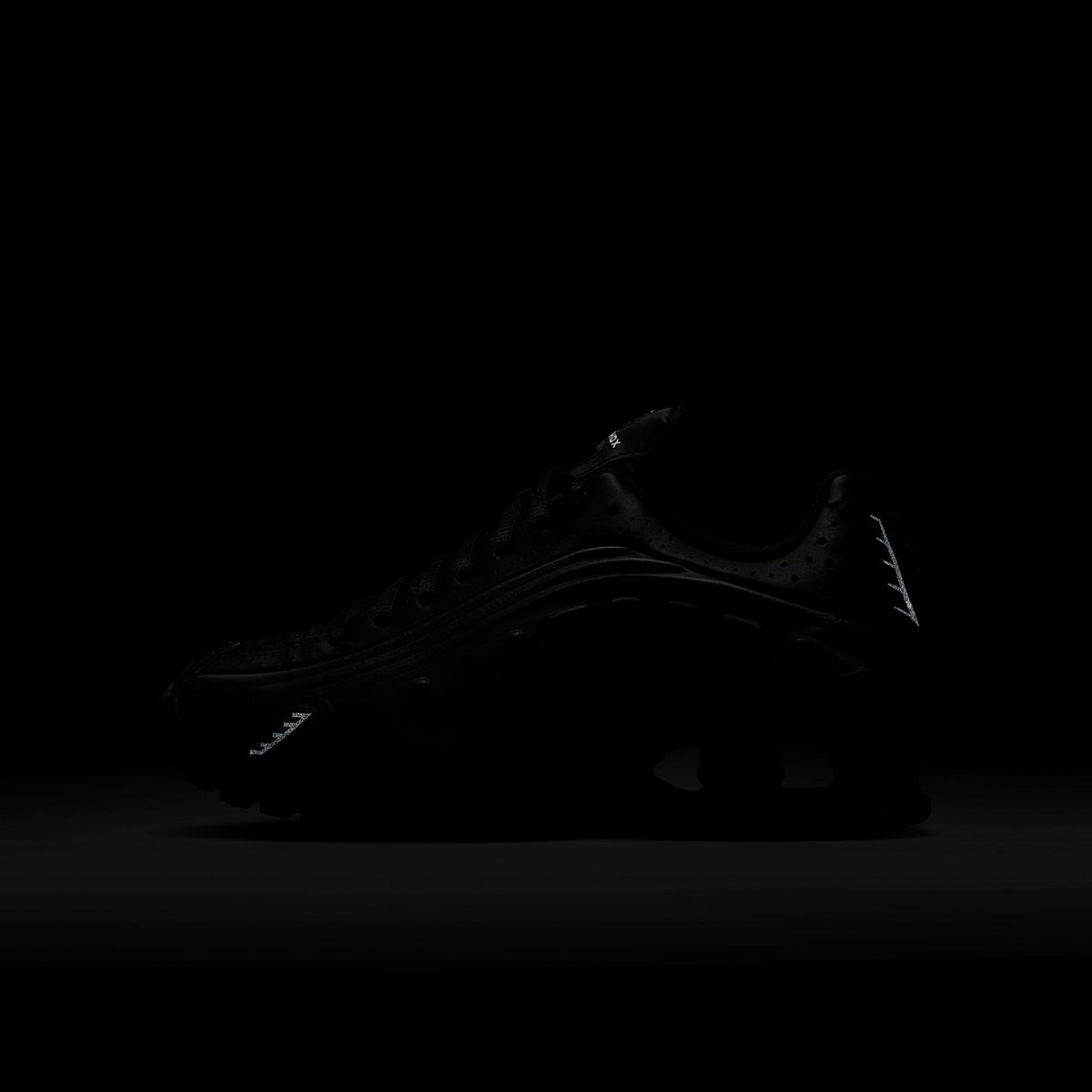 Nike Shox R4 – Negro/Negro/Carmesí brillante/Negro – vista 11