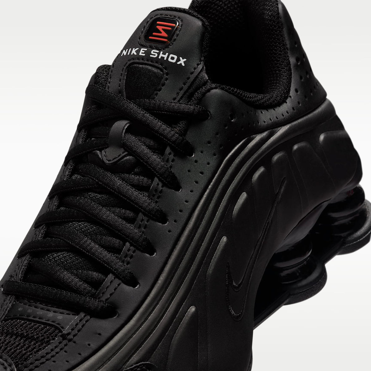 Nike Shox R4 – Negro/Negro/Carmesí brillante/Negro – vista 7