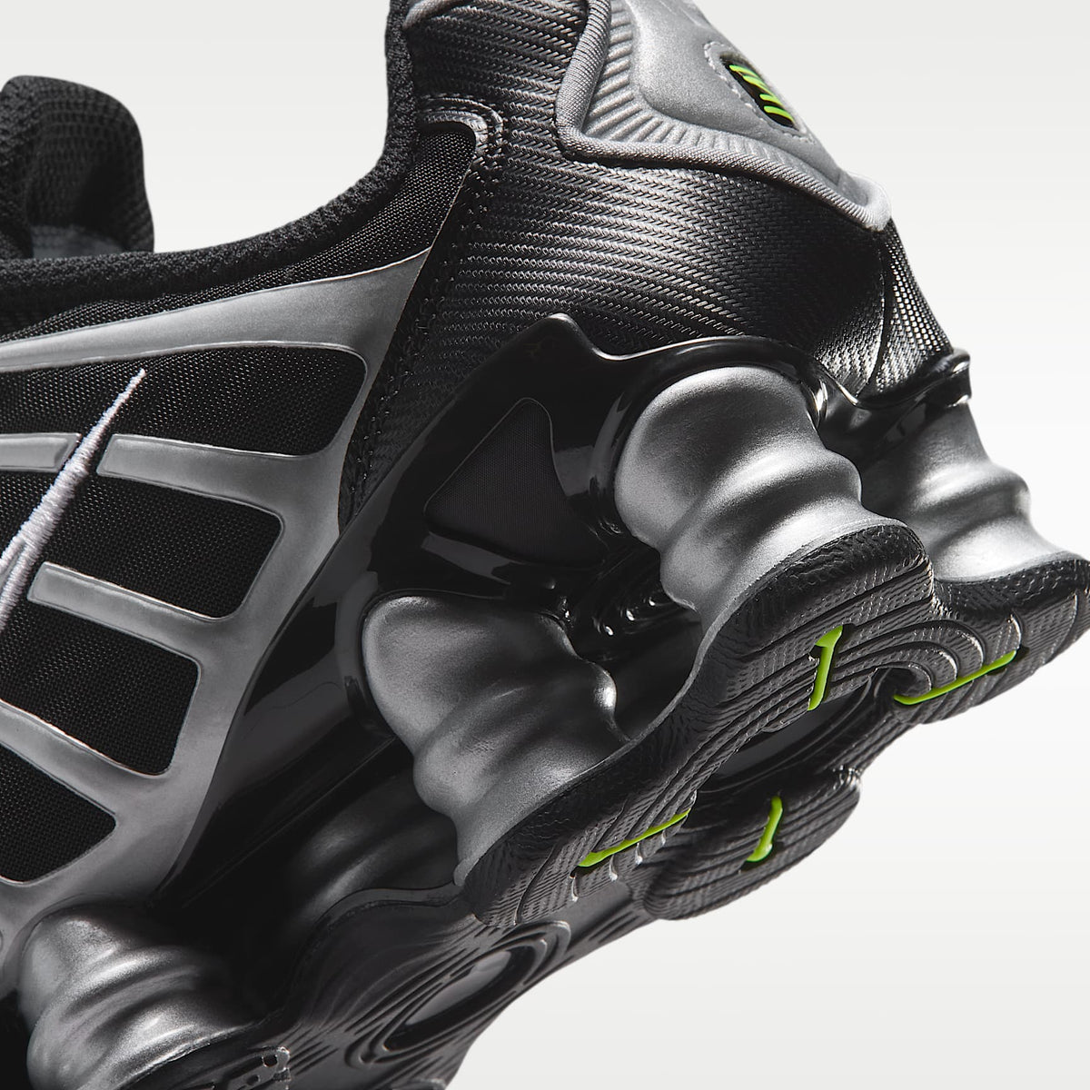 Nike Shox TL – Negro/Hielo volt/Polvo fotón/Plata metalizado – vista 8