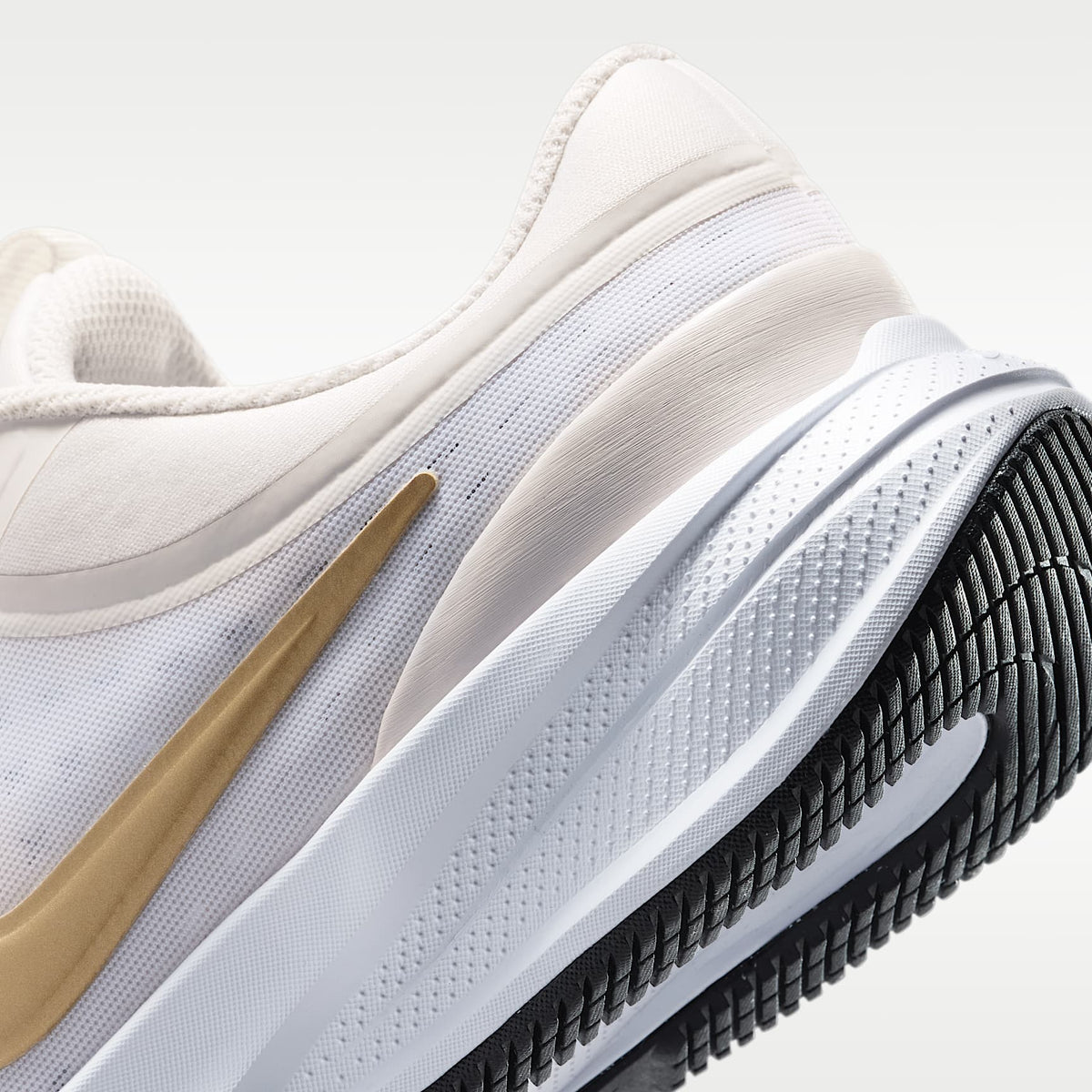 Nike Star Runner 5 – Tinte platino/Negro/Oro metalizado – vista 8